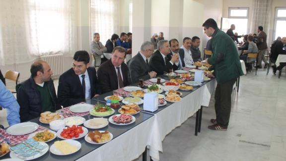 Valimiz Sayın Süleyman KAHRAMAN, Nevzat Ayaz Fen Lisesi Öğrencileri İle Kahvaltı Yaptı