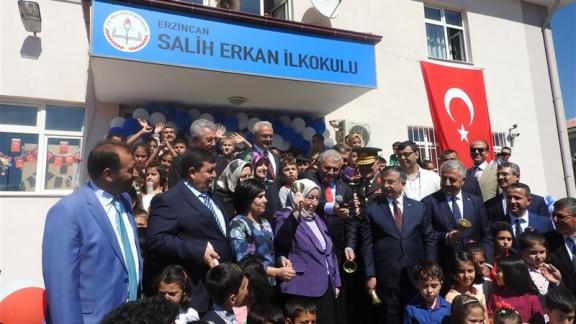 Sayın Başbakanımız Erzincanda İlk Ders Zilini Çaldı