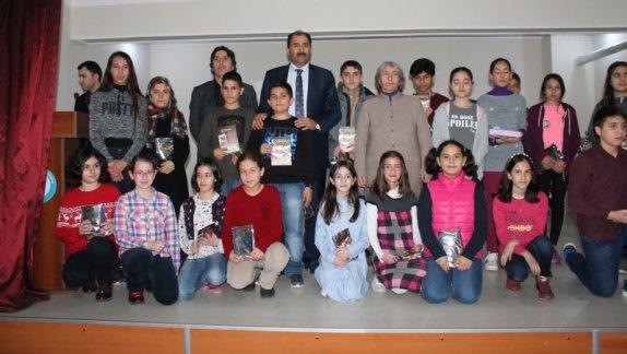 Erzincan Ortaokulundan Ödüllü Kitap Okuma Yarışması