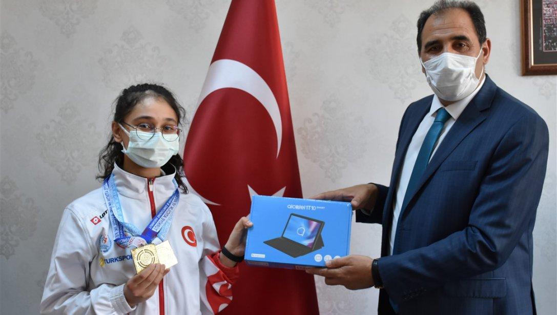 Erzincan Sosyal Bilimler Lisesi Öğrencisi Hatice Tuana DENİZ Havalı Silahlar Yıldızlar Türkiye Şampiyonasında Türkiye Birincisi