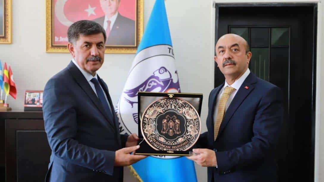 İl Millî Eğitim Müdürü Sn. Hacı Ömer Kartal Belediye Başkanı Sn. Bekir Aksun'u ziyaret etti.