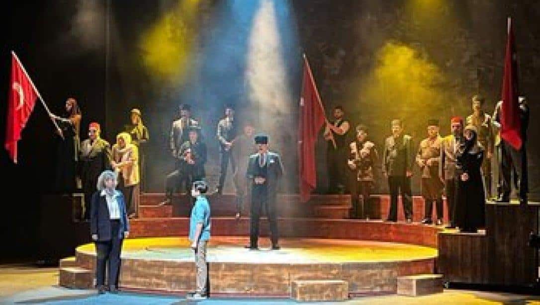 ''Cumhuriyete Doğru'' Tiyatro Oyunu Erzincan'da Sahnelendi