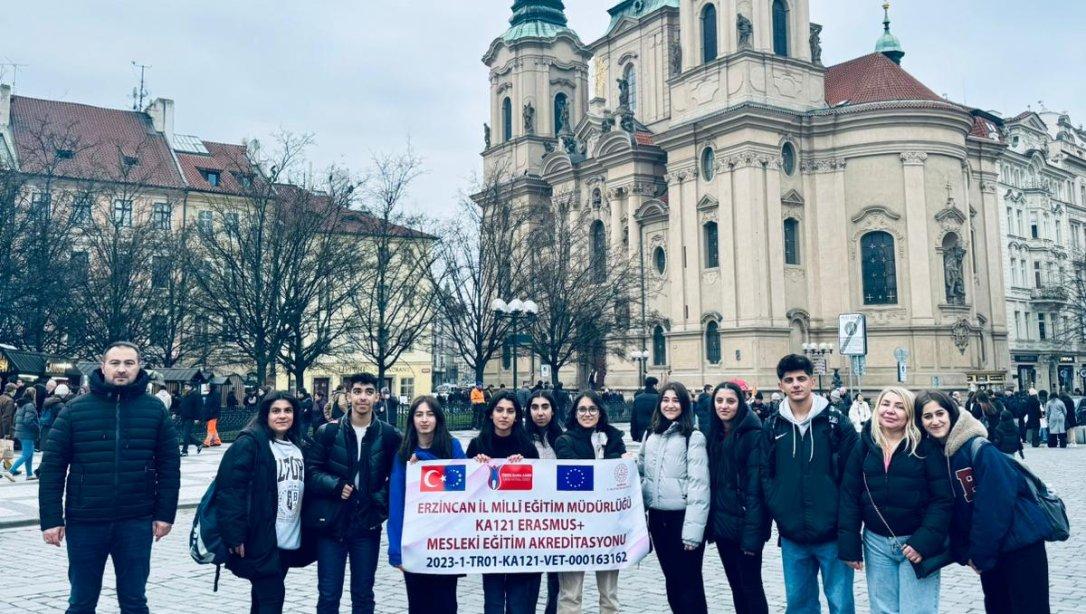 2023 Yılı Mesleki Eğitimi Erasmus+ Programı Kapsamında Gerçekleştirilen Çekya Prag Grubu Kısa Süreli Öğrenci Grup Hareketliliği Tamamlandı