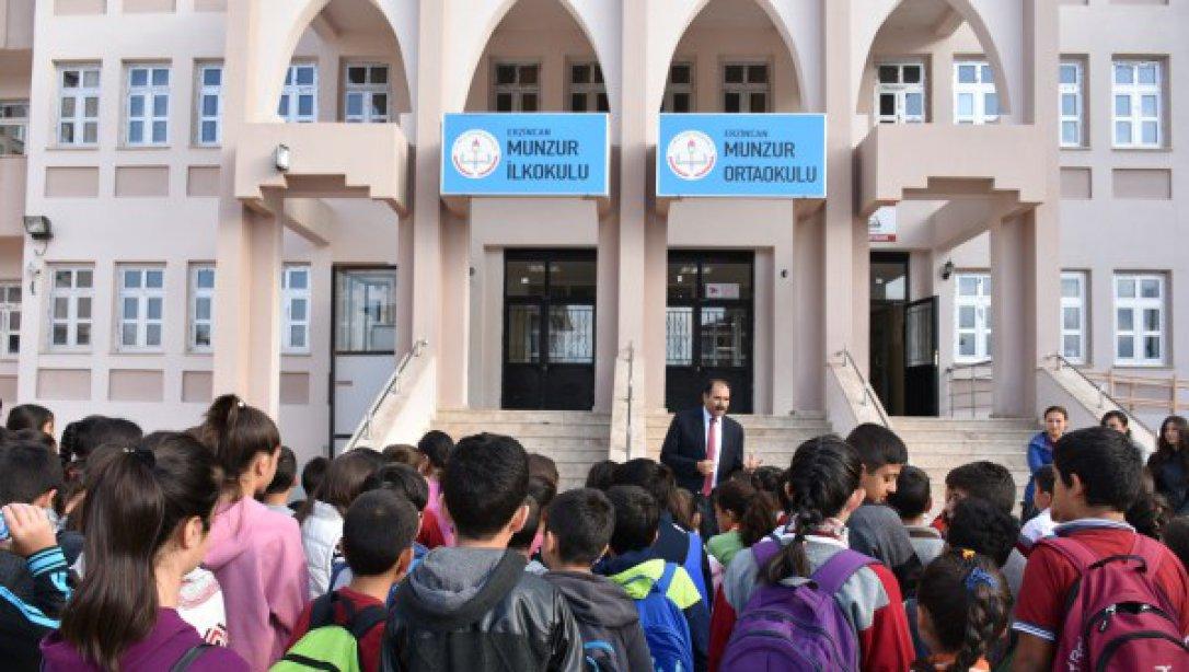 İl Millî Eğitim Müdürümüz Sayın Aziz GÜN,Erzincan Munzur İlkokulu'nu ve Ortaokulu'nu  Ziyaret  Etti