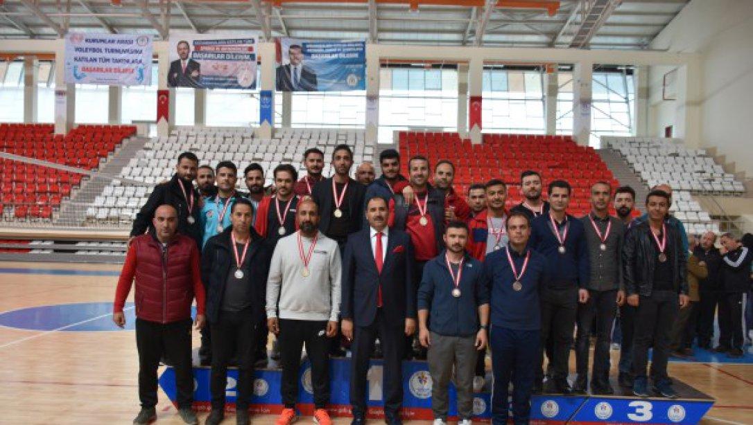 Erzincan'da Kurumlar Arası Voleybol Turnuvasının Şampiyonu il Milli Eğitim Müdürlüğü Oldu