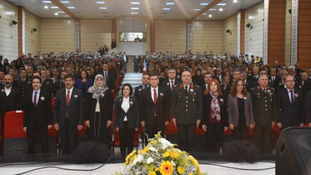 10 Kasım'da Atatürk'ü  Andık