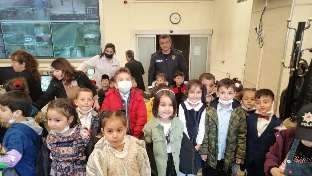 Demirkent TOKİ Ortaokulu Anasınıfı Öğrencileri Polis Teşkilatı'nın 177. Kuruluş Yıl Dönümü Dolayısıyla Erzincan İl Emniyet Müdürlüğünü Ziyaret Etti