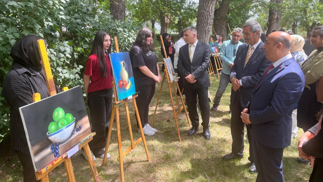 İl Millî Eğitim Müdürümüz Sayın Hacı Ömer Kartal, Erzincan Güzel Sanatlar Lisesi Öğrencilerinin Hazırlamış Olduğu Resim Sergisinin Açılışını Gerçekleştirdi