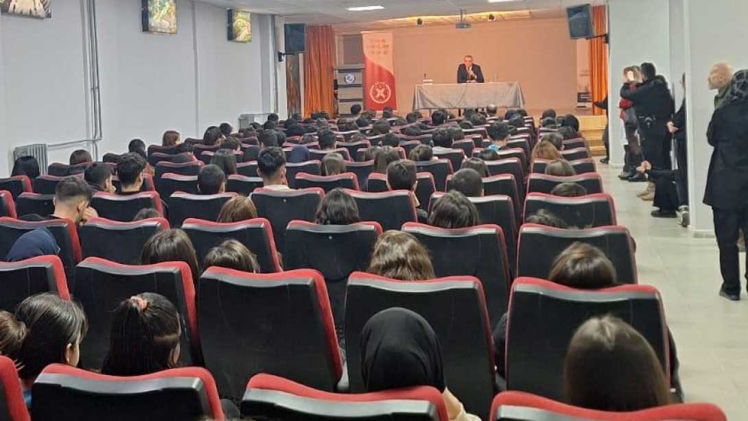 Üzümlü Kaymakamı Sayın Mehmet Erdem AKBULUT  Sosyal Bilimler Lisesi Öğrencilerimizle Bir Araya Geldi