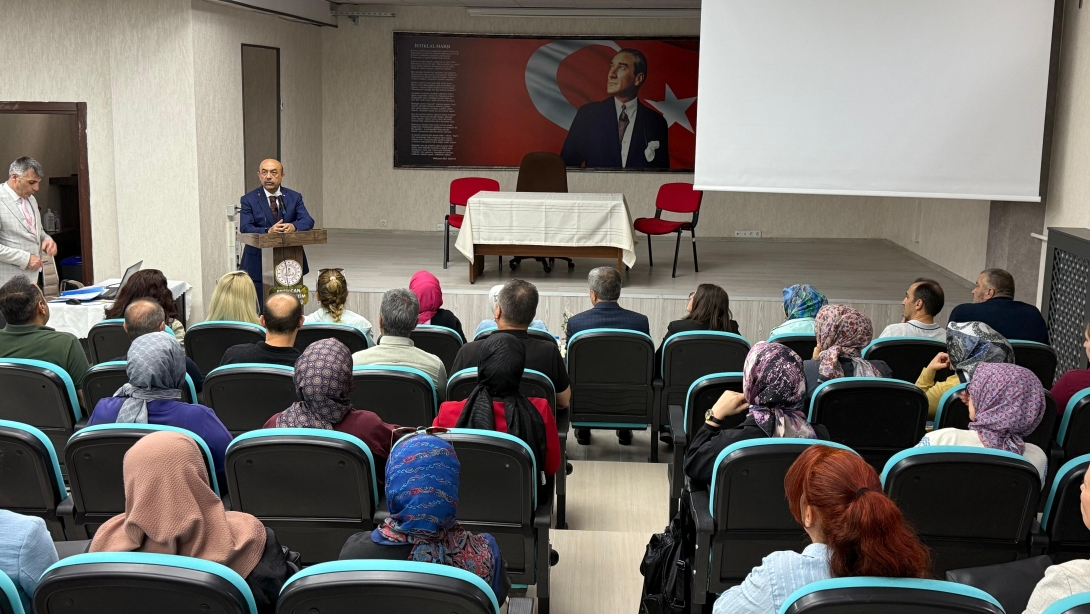 İl Millî Eğitim Müdürümüz Sn.Hacı Ömer Kartal Etik Eğitim Seminerine Katılan Öğretmenlerimizle Bir Araya Geldi