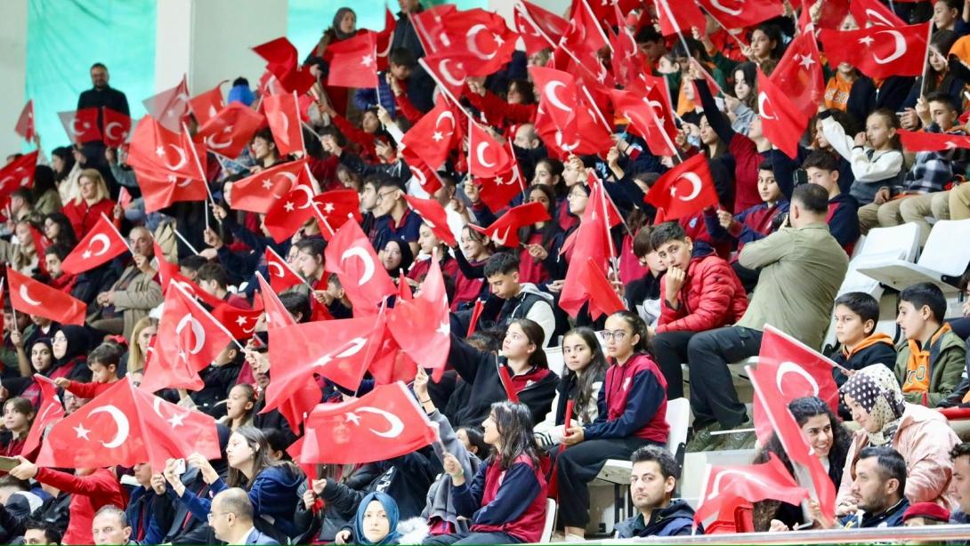 Cumhuriyet Bayramı İlimizde Coşkulu Törenle Kutlandı